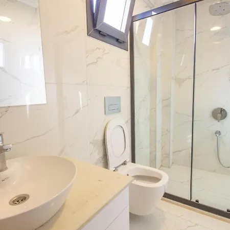 Modern Newly Built 4 Bedroom With Pool And Garden In Central Hisaronu *