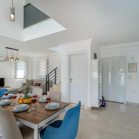 Villa Modern Newly Built 4 Bedroom With Pool And Garden In Central Hisaronu *